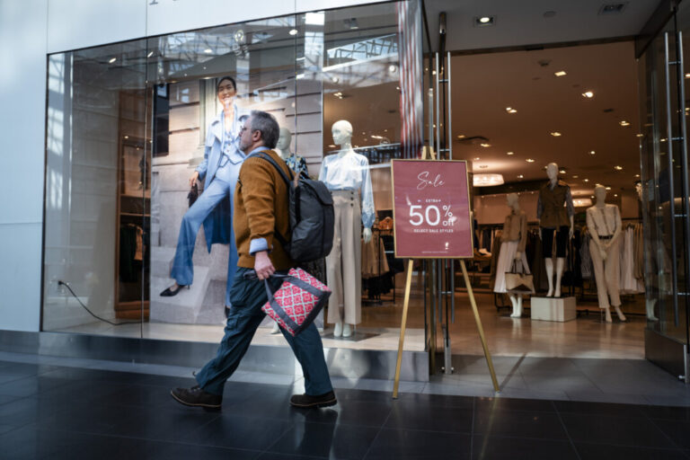 iran-conflict-hits-us-consumer-sentiment,-fuels-inflation-worries:-umich