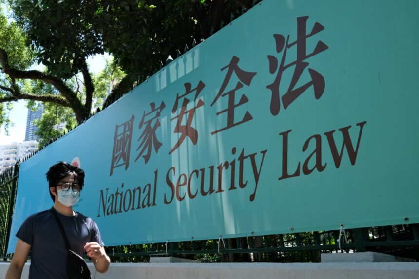 us-warns-travelers-that-hong-kong-police-can-demand-phone,-laptop-passwords