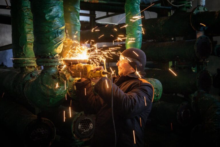 ukraine-offers-lessons-learned-in-building-a-resilient,-diverse,-gritty-grid-while-under-fire