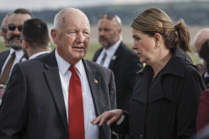 us-ambassador-says-alberta-premier-smith’s-approach-to-trump-admin-serves-her-constituents-well