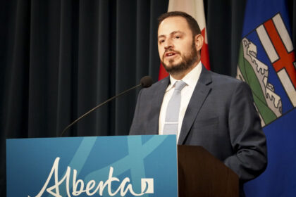 alberta-bill-bans-teachers-from-pushing-ideology,-demands-neutral-education