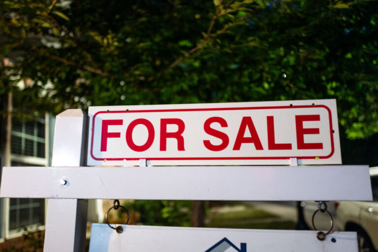 home-loan-applications-fall-as-us-mortgage-rates-rise-again