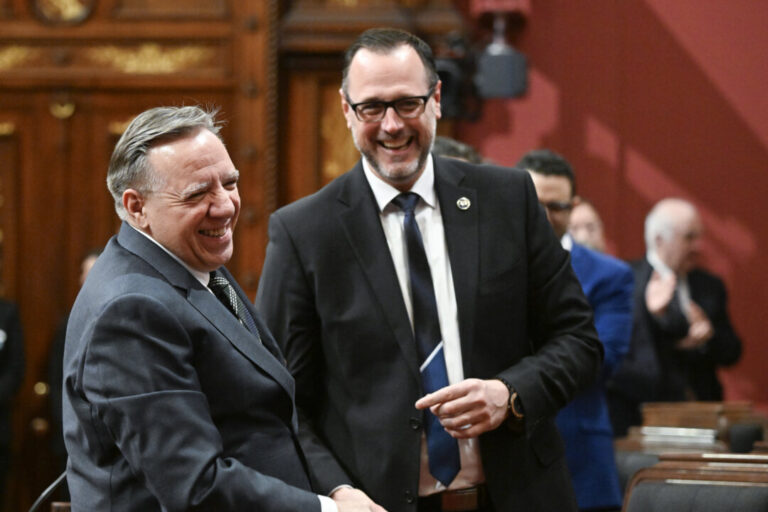 quebec-passes-secularism-law-further-restricting-public-prayer,-religious-symbols