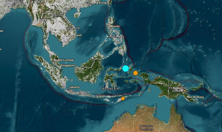 one-dead-as-magnitude-7.4-earthquake-strikes-eastern-indonesia