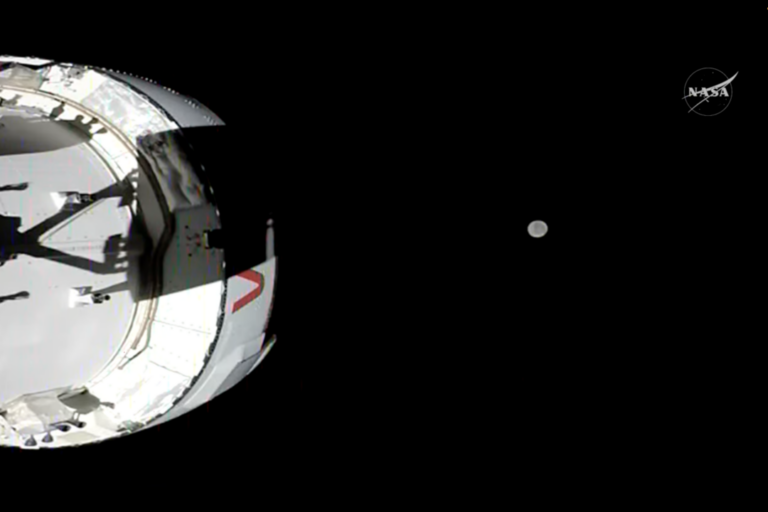 artemis-ii-day-4:-manual-flight-in-deep-space,-lunar-flyby-preparations,-easter-message