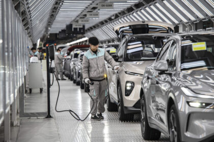 democratic-senators-urge-trump-to-block-canada-assembled-chinese-vehicles-from-us-entry