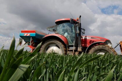 iran-war-hikes-fertilizer-prices,-squeezing-farmers-in-planting-season