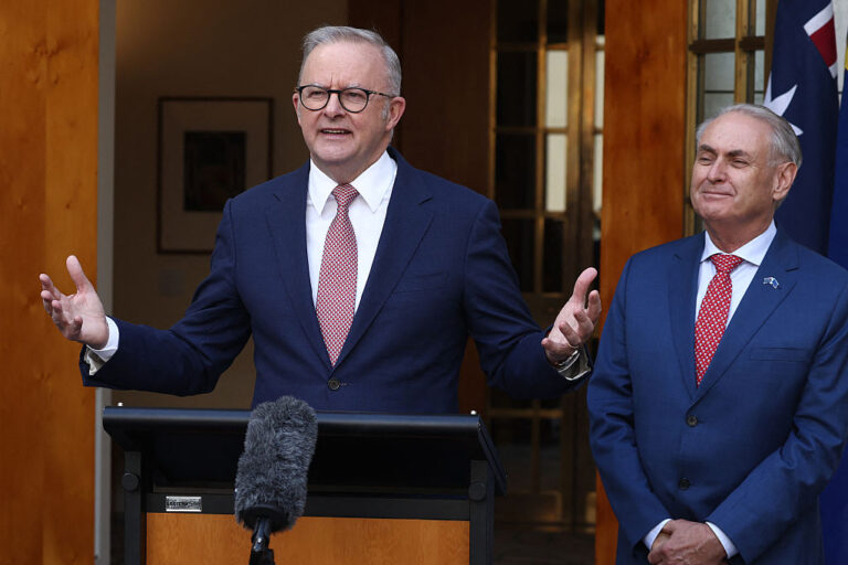 australian-pm-to-travel-to-singapore-to-secure-additional-fuel-supplies