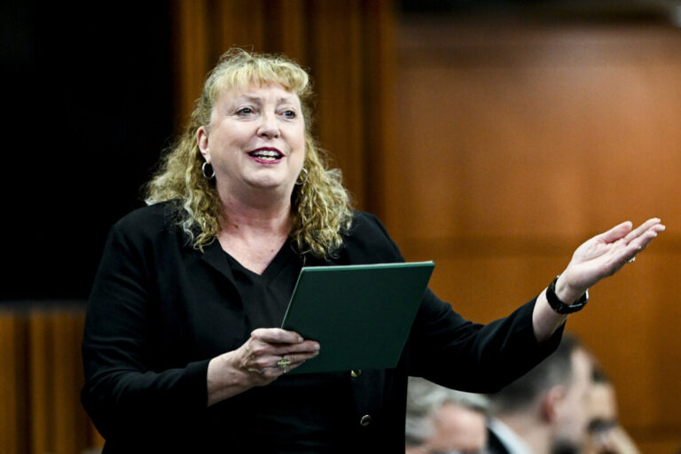 conservative-mp-marilyn-gladu-crosses-floor-to-join-liberals