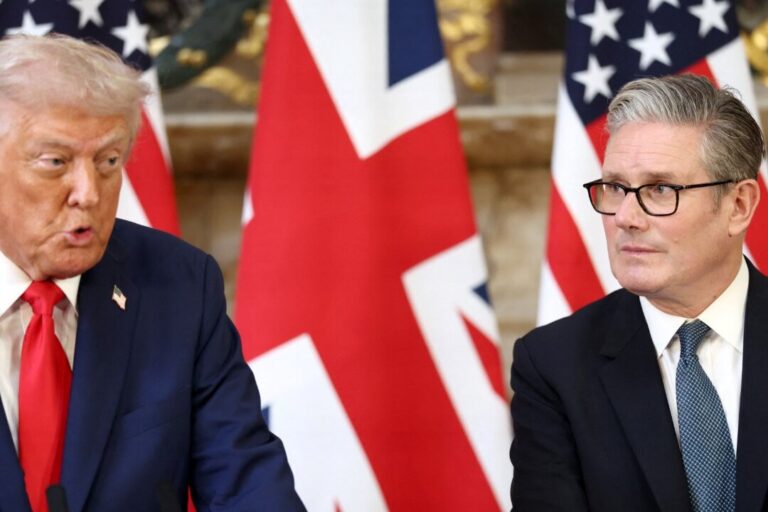 trump-discusses-strait-of-hormuz-options-with-starmer