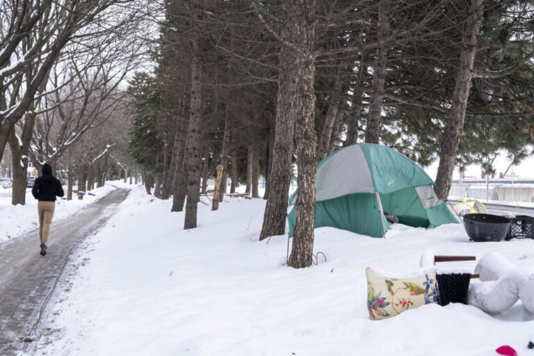 quebec-homelessness-rising-sharply-in-regions-outside-montreal,-report-finds