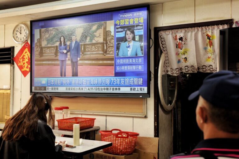 china’s-xi-meets-taiwan’s-opposition-leader-amid-beijing’s-military-threats