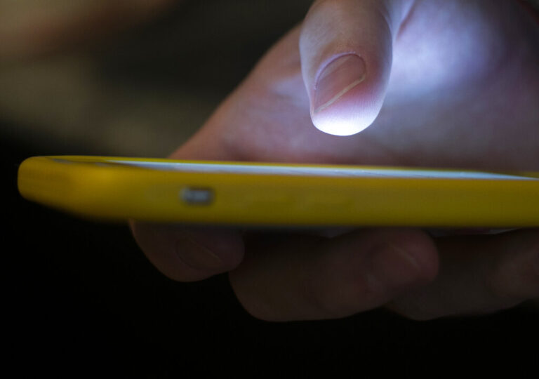 telecom-sector-facing-fragile-investor-sentiment-amid-price-wars:-analysts