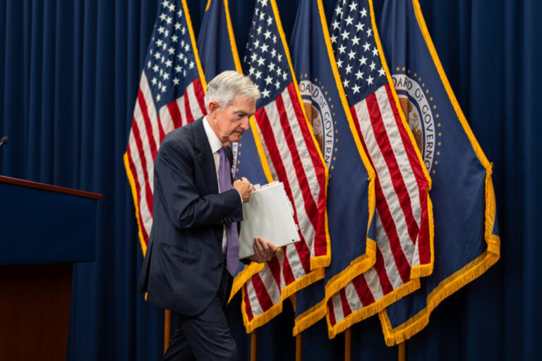 trump-threatens-to-fire-fed-chair-if-he-doesn’t-step-down-next-month