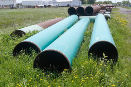 trump-signs-pipeline-permits-to-boost-us–canada-oil-flow