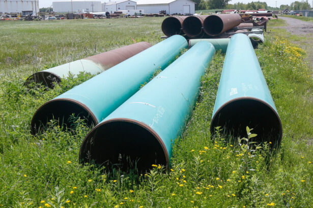 trump-signs-pipeline-permits-to-boost-us–canada-oil-flow