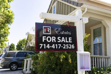 home-builder-sentiment-slides-amid-economic-instability