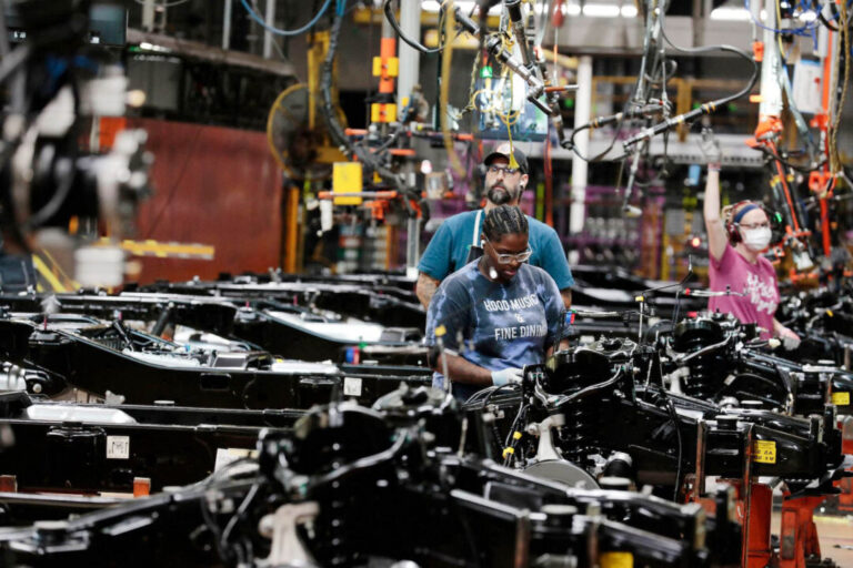 us-factory-employment-drops-to-5-year-low-as-manufacturing-slump-deepens