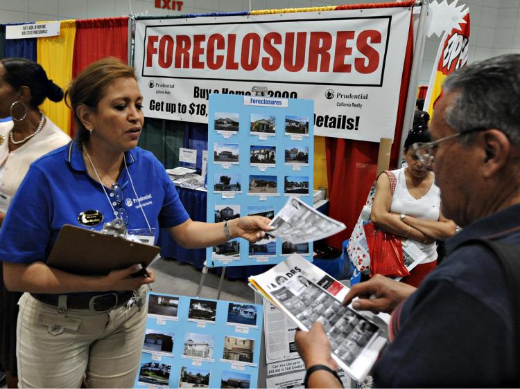 us-residential-foreclosures-spike-in-first-quarter-as-consumer-financial-pressures-mount