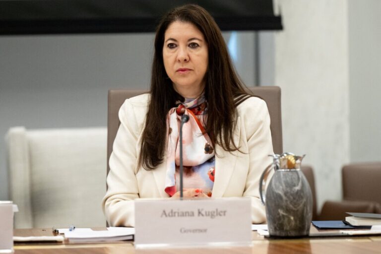 fed-governor-announces-resignation,-opening-vacancy-on-interest-rate-setting-committee