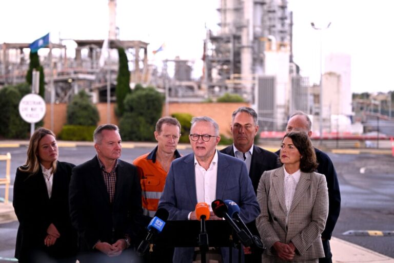 petrol-output-at-geelong-refinery-falls-to-60-percent-after-fire:-pm