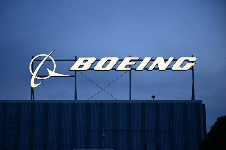 boeing-turnaround-gathers-steam-as-net-loss-narrows-sharply-in-1st-quarter