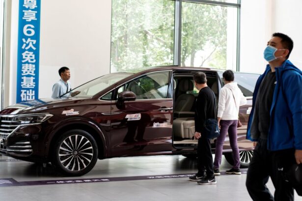 china’s-auto-sector-in-crisis-as-dealers-rack-up-losses,-sales-plunge