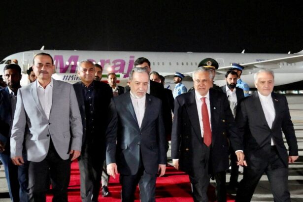 iran-delegation-leaves-pakistan-without-us-talks-as-trump-cancels-envoy-visit