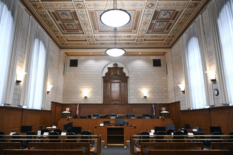 quebec’s-highest-court-rules-actors-may-smoke-on-stage