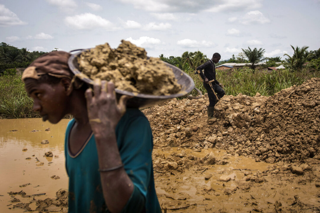 plunder-of-ghana’s-gold-by-chinese-criminals-continues,-authorities-say