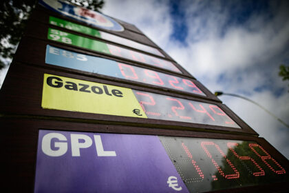 oil-prices-rise-as-stalled-iran-talks-fuel-supply-fears