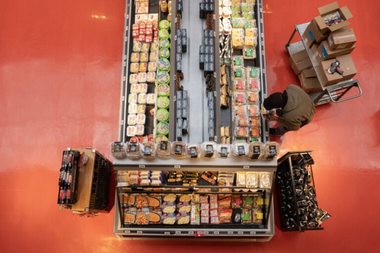 canadians-changing-shopping-habits-as-affordability-remains-top-concern:-survey