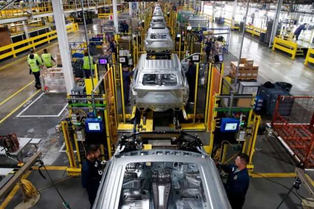 us-manufacturing-activity-holds-steady-despite-surging-costs
