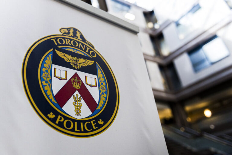watchdog-clears-toronto-police-in-high-rise-fall-death