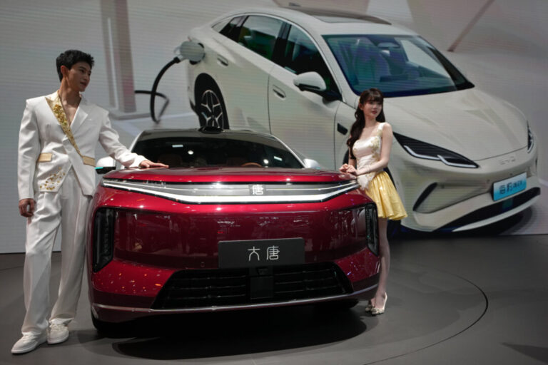 industry-leaders-warn-chinese-ev-imports-will-undercut-canada’s-auto-sector,-bring-major-security-risks