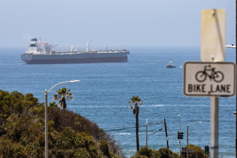 booming-oil-shipments-lift-us-exports-to-record-high-in-march