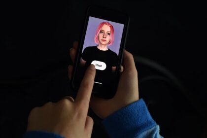 psychiatrists-advised-to-screen-at-risk-patients-for-ai-chatbot-linked-psychosis:-paper