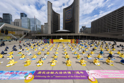 hundreds-gather-in-toronto-to-celebrate-34th-world-falun-dafa-day