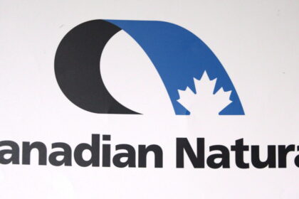 canadian-natural-moves-ahead-steam-driven-oilsands-projects,-but-mine-remains-on-ice