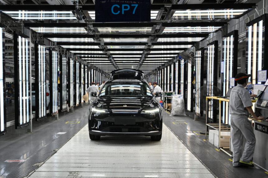 chinese-ev-makers-playing-long-game-for-us-market,-analysts-say