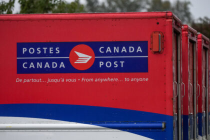 feds-greenlight-$673-million-to-keep-canada-post-afloat-this-year