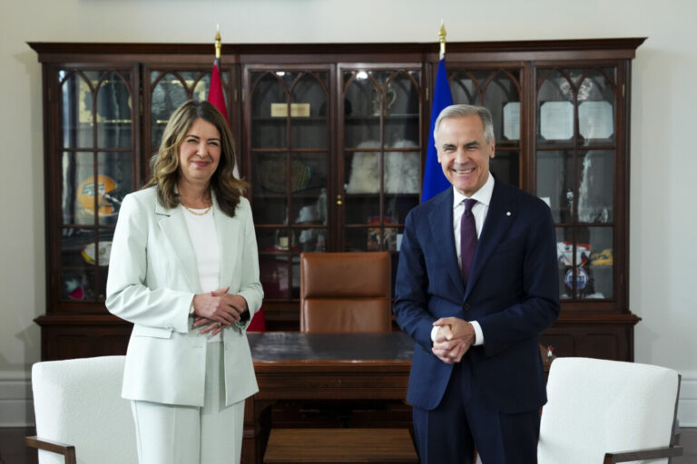 alberta-premier-smith-reports-‘significant-progress’-on-pipeline-after-carney-meeting