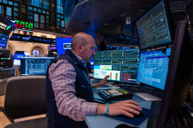 wall-street-review:-stock-rally-broadens-as-s&p-500,-nasdaq-hit-new-record-highs