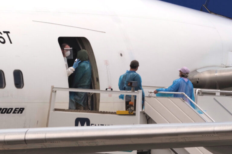 canadians-on-ship-at-centre-of-hantavirus-outbreak-land-in-canada