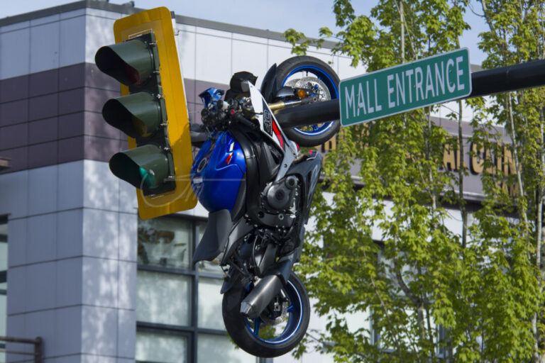 crash-in-delta,-bc,-leaves-motorcycle-hanging-from-traffic-light