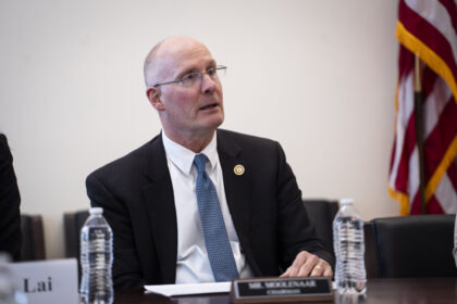 house-lawmakers-introduce-bipartisan-legislation-to-tighten-us-ban-on-chinese-vehicles