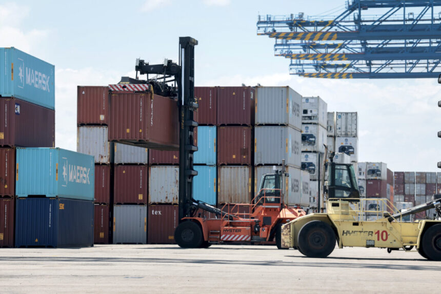 federal-appeals-court-temporarily-halts-ruling-against-us-global-tariffs