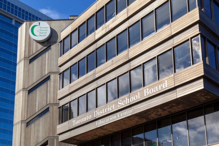 tdsb-to-lay-off-over-200-admin-workers,-eliminate-vacant-roles