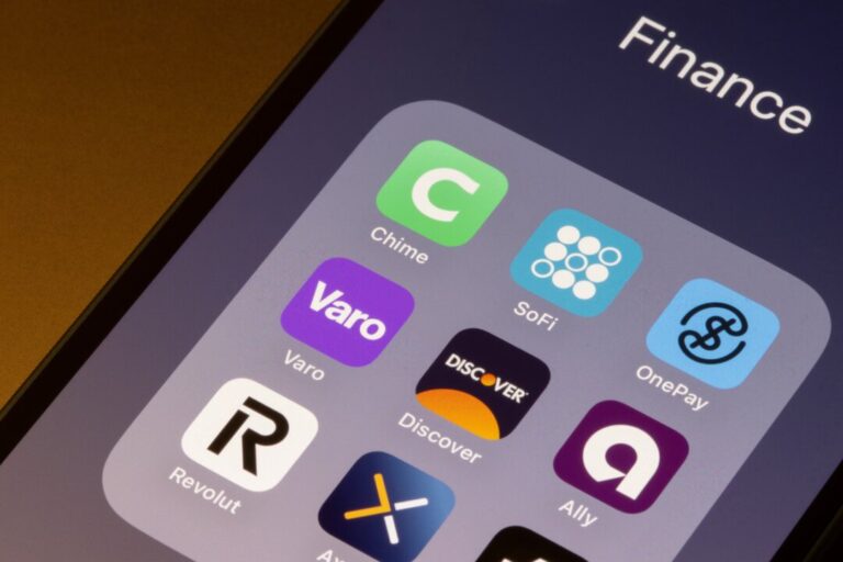 neobank-versus-traditional-bank:-which-one-is-actually-better-for-your-money?