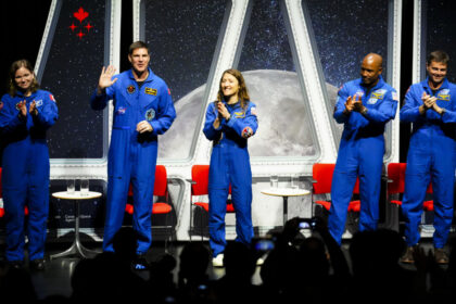 artemis-ii-crew-gets-hero’s-welcome-at-canadian-space-agency-headquarters-in-quebec